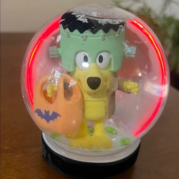 Monster Lucky Booey Snow Globe - Picture 13 of 14